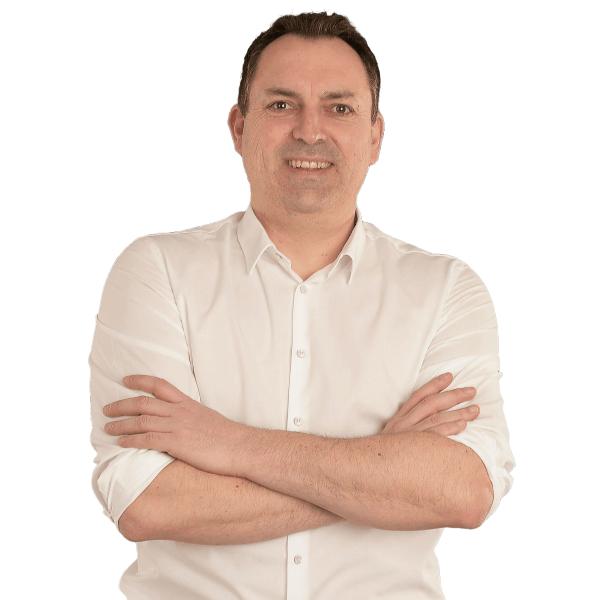 Ralf Dodler im weissen Hemd mit transparentem Hintergrund